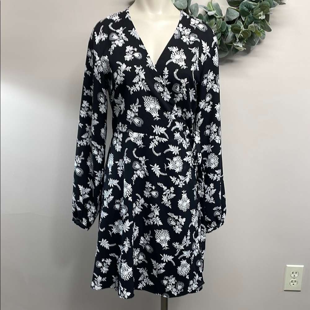 LOFT Black & White Floral Flare Wrap Dress Long Sleeve 2